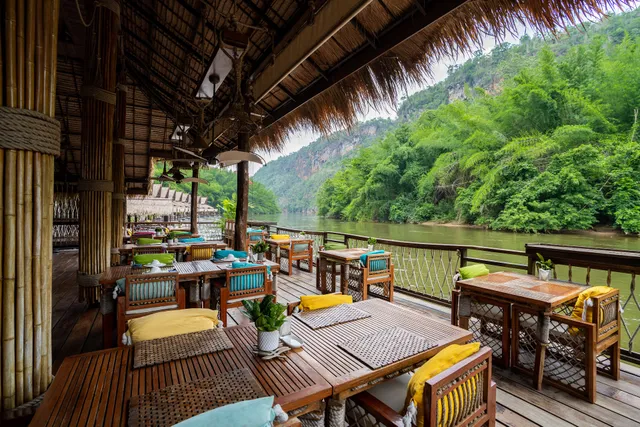 The FloatHouse River Kwai Resort โฟลทเฮ้าส์ ริเวอร์เเคว รีสอร์ท กาญจนบุรี