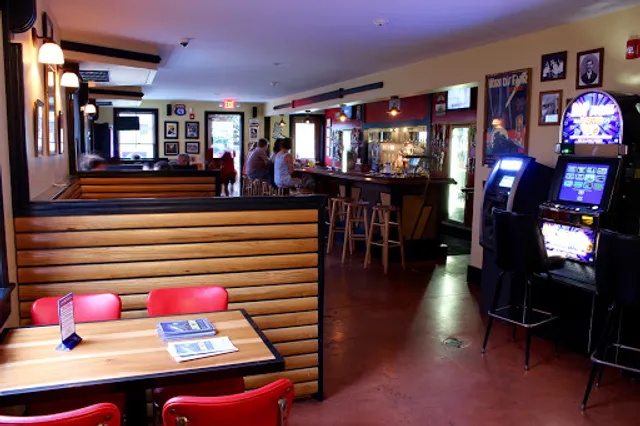 Junction Bar & Grill