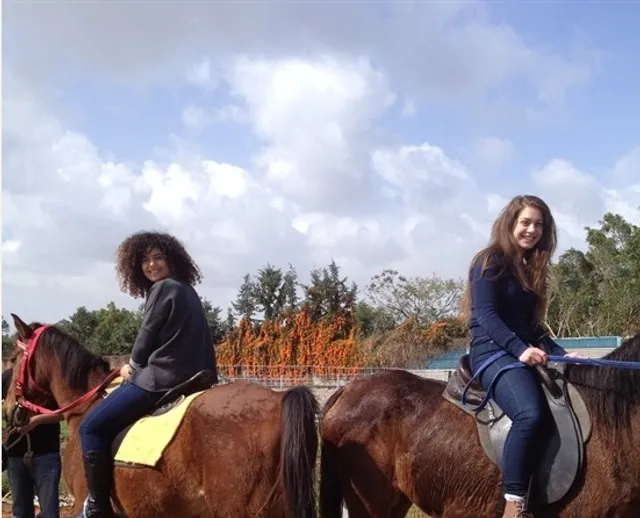 חוות גן עדן - טיולי סוסים במרכז | רכיבה על סוסים במרכז
