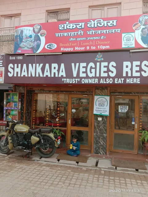 Shankara Vegis Restaurant with 360° Rooftop Taj View