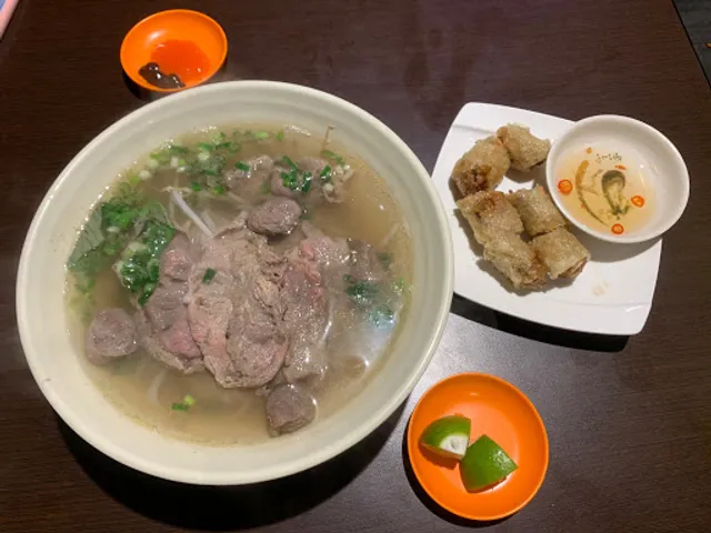 雄越牛肉河粉