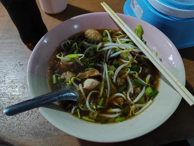 พชรพล ก๋วยเตี๋ยวหมูตุ๋น ไก่ตุ๋น