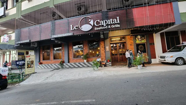Le Capital Seafood & Grills