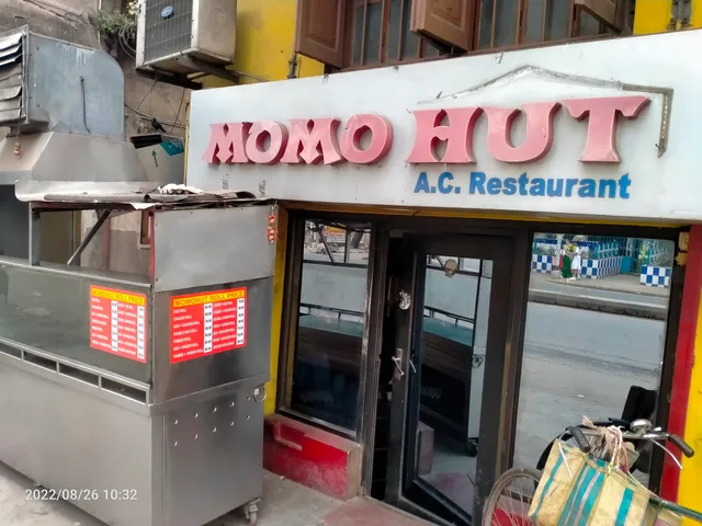 Momo hut