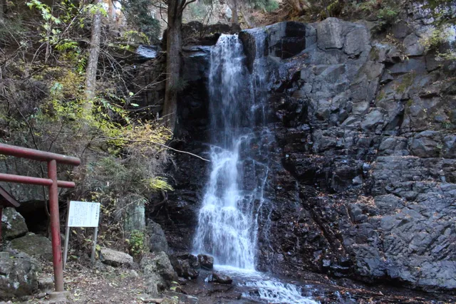 Chichinoshirataki Waterfall