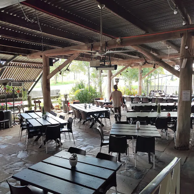 The Caves Country Pub