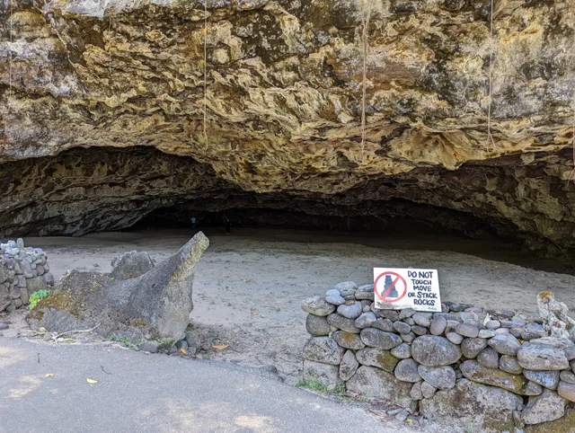 Maniniholo Dry Cave