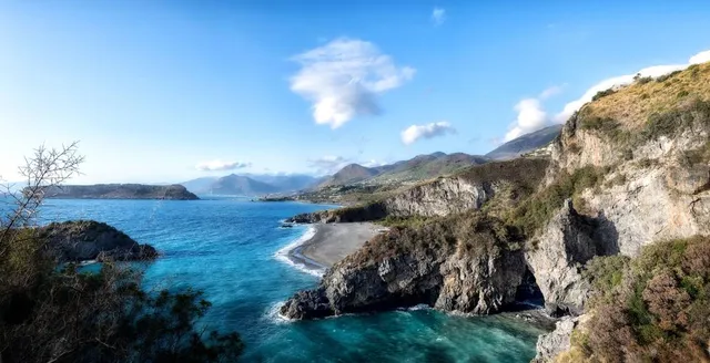 Great Arch Cave (Grotta del Saraceno)