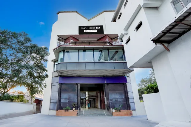 Super Townhouse Oak Clock Tower