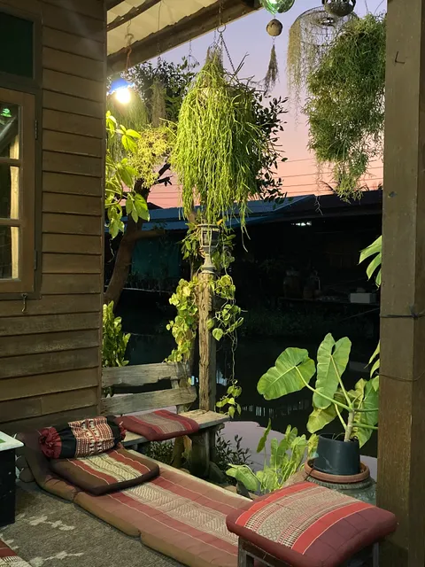 บ้านอิงสวน-เรือนอิงน้ำ อัมพวา