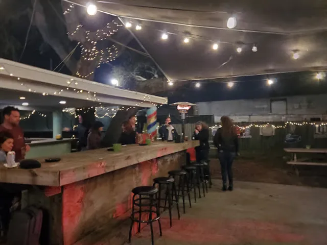 Sully's Backstreet Bar