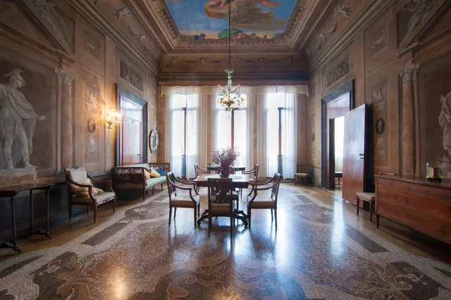 Vintage Venice Apartment