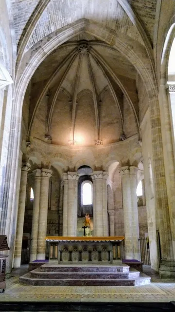 Abbatiale de Saint-Pierre de Vertheuil