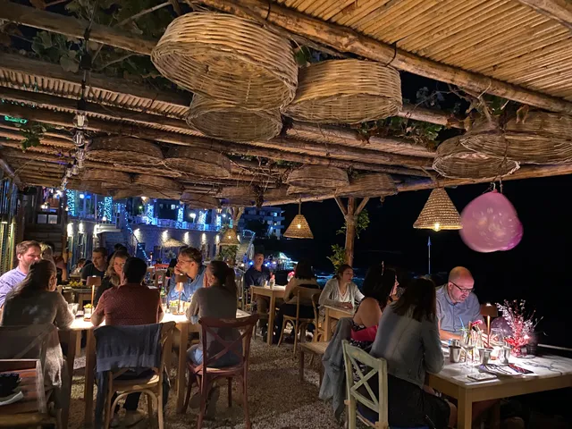 Med Cafe Restaurant - Seaside Cocktails & Dining