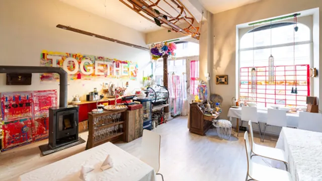 Oliver, home made food & Art