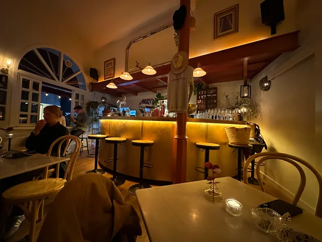 Charlott Drinks & Food