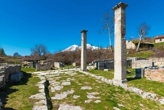 Ingresso Area archeologica di Alba Fucens