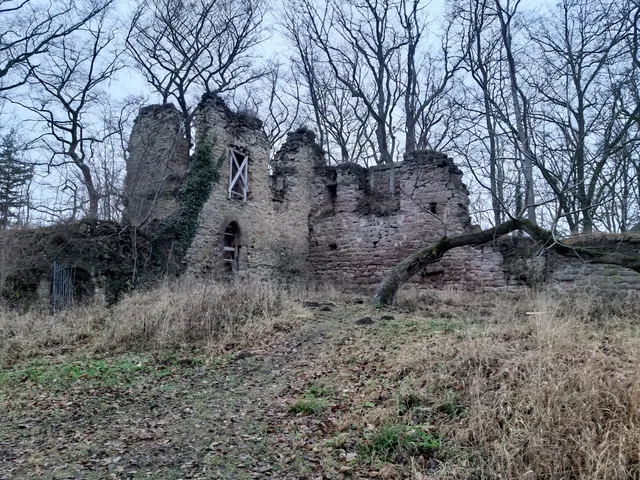 Burgruine Altenstein mit Rastplatz