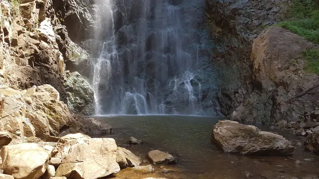 Zum Wasserfall Vilpian