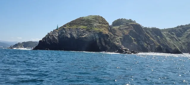Vivemar: Barco Turístico por la Ría y Fuciño do Porco