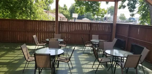 M T Pockets Bar and Grill