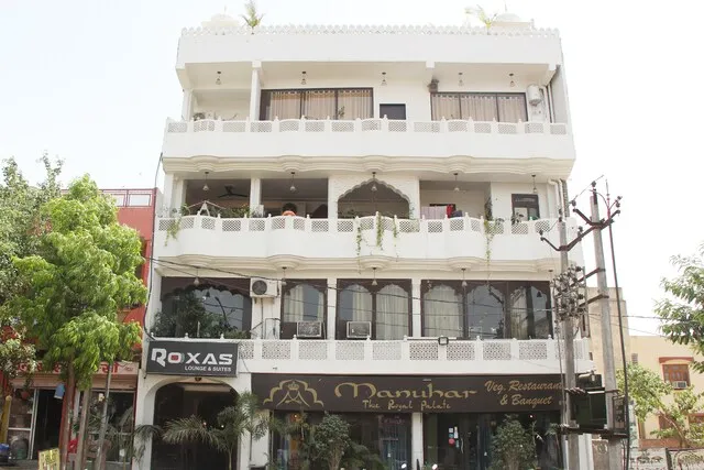 OYO 14353 Hotel Roxas