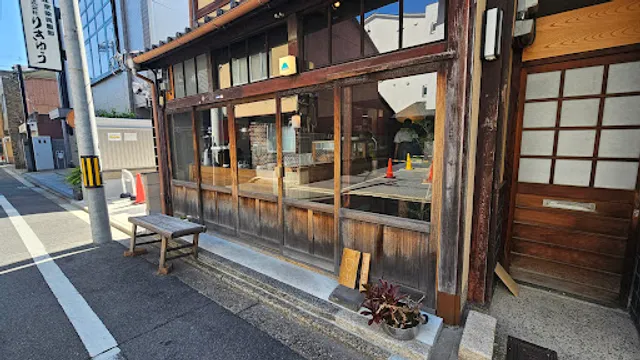 ARCHI coffee and wine