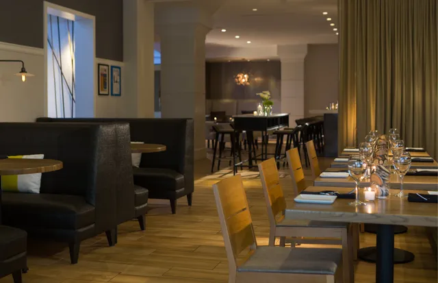 Finch's Restaurant + Lounge