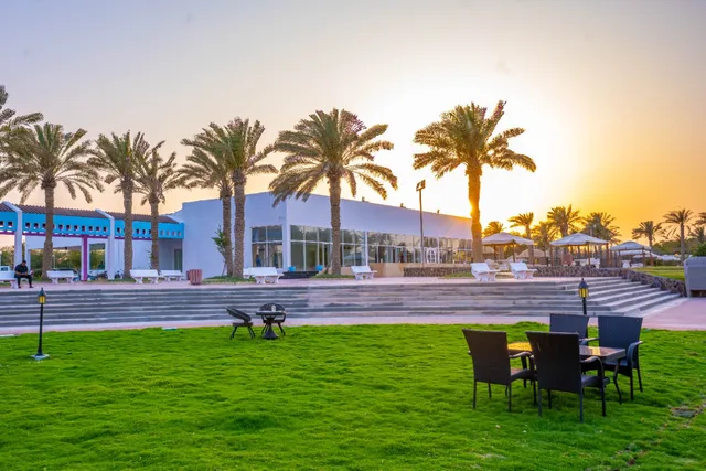 منتجع شاطئ النخيل