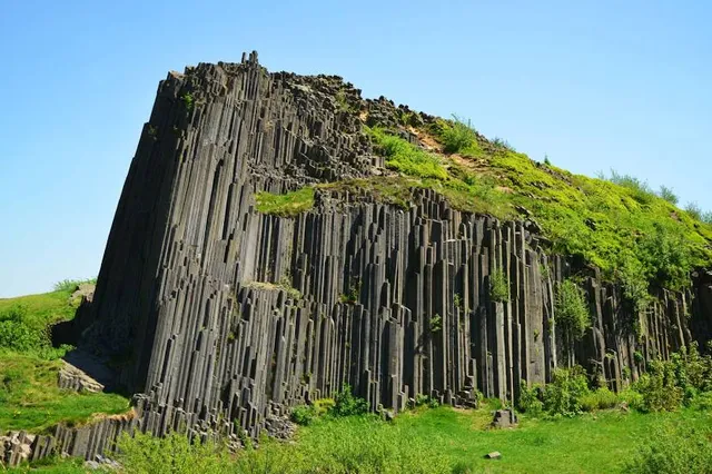 Mansion Rock (basalt columns)