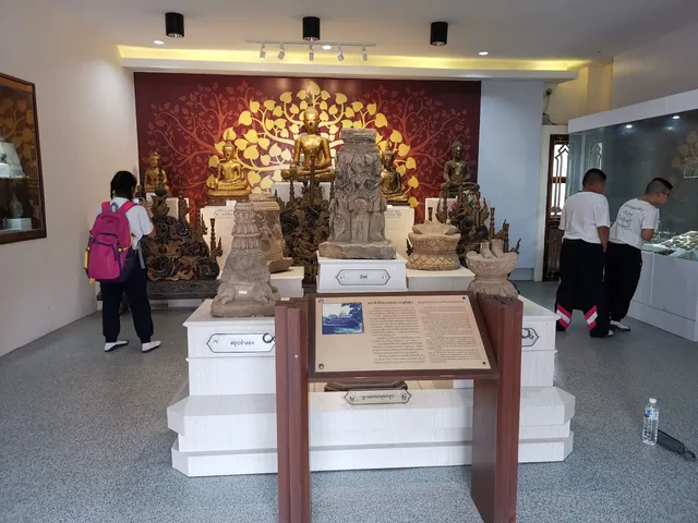 Nithat Culture Hall, Wat Si Kham Kham