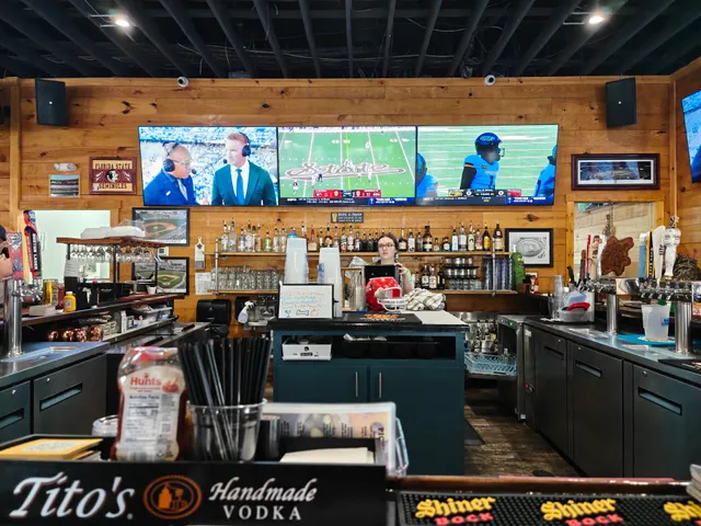 Pickle Barrel Cafe & Sports Pub - Vidalia