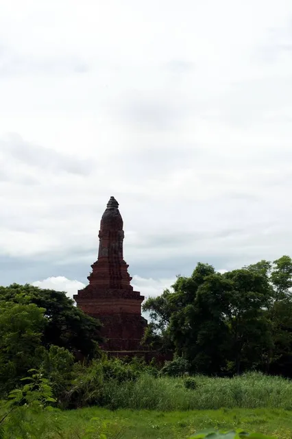 Wat Chedi Klang Thung