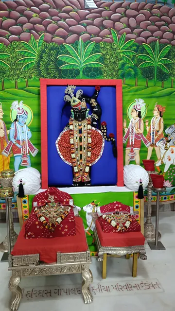 Shri Vallabhnidhi Trust shri Govardhannathaji Tempal
