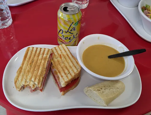 Le Petit Cafe Monticello