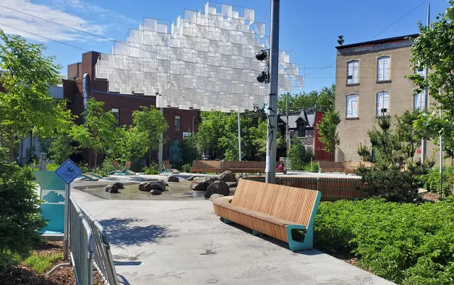 Place des Fleurs-de-Macadam