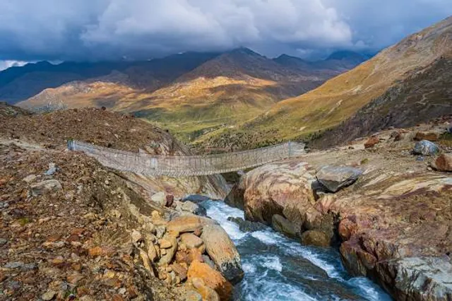 Ponti Tibetani - sentiero Ghiacciaio dei Forni