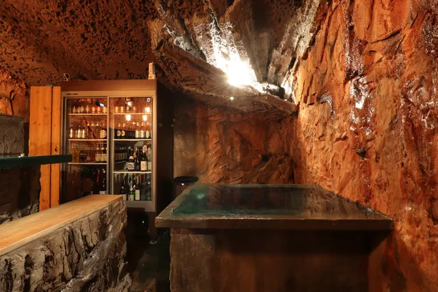 洞窟と隠れ家にこだわり過ぎて、隠れ過ぎた暇な店 One Curry BAR M's