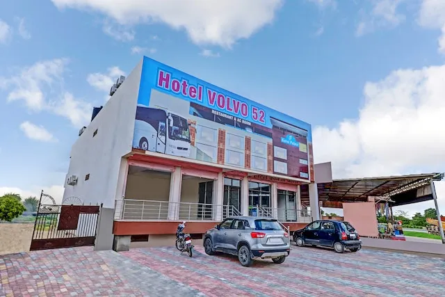 OYO 46361 Hotel Volvo 52
