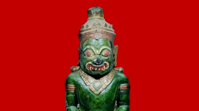 Wat Sammarong (400-year-old sacred sandalwood Thao Wessuwan) Wat Samphanphong