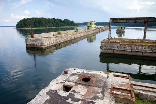 Hara allveelaevade sadam - Submarine Base