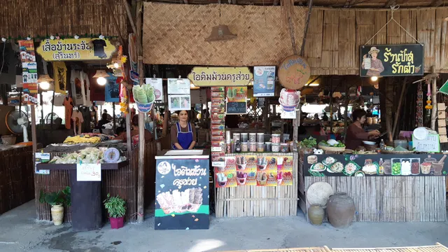 ร้านไอติมม้วนครูสวย