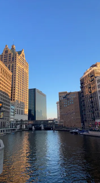 Milwaukee Riverwalk District