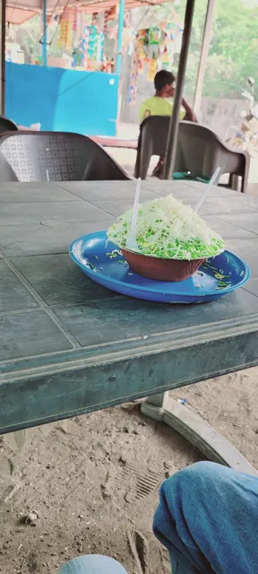 Nikita Makai Bhel & Meggie