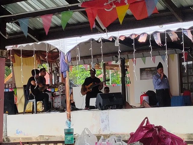 Pasar Terapung Pengkalan Datu