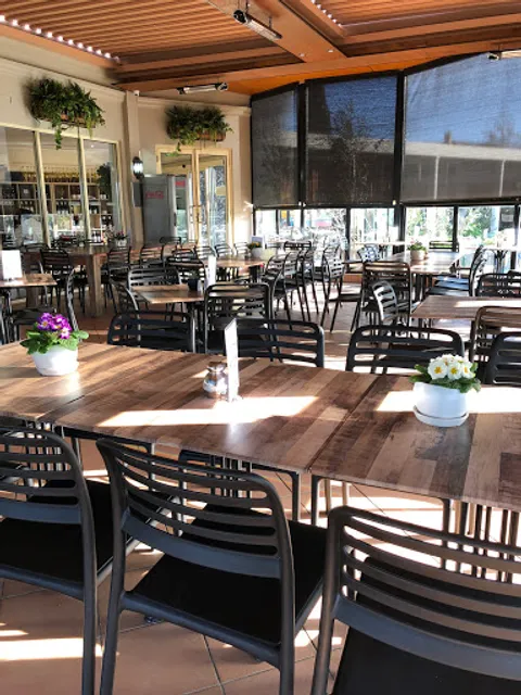 Poyntons Boulevard Cafe