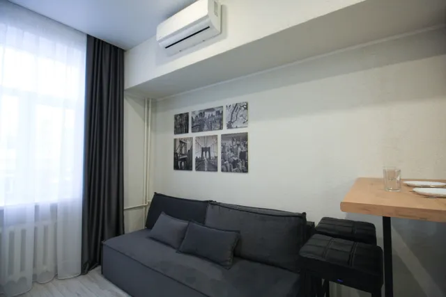 Studios on Parizhskoy Kommuny 4