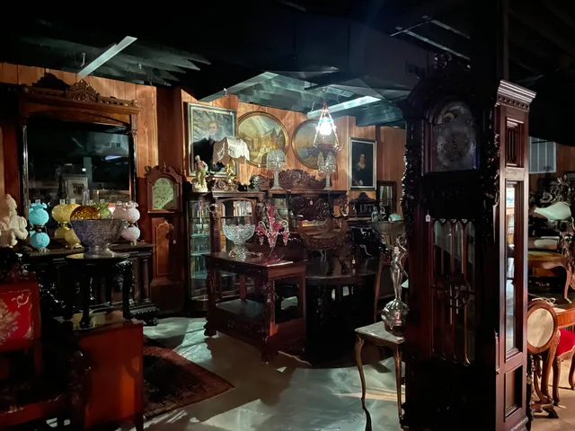 Lawrenceburg Antique & Auction