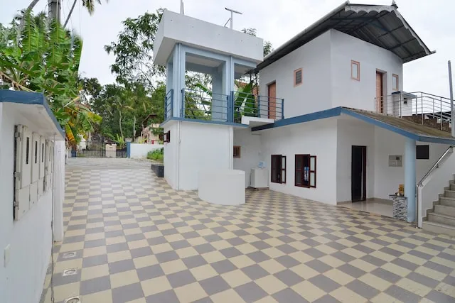 OYO 41708 Cliff N Clouds