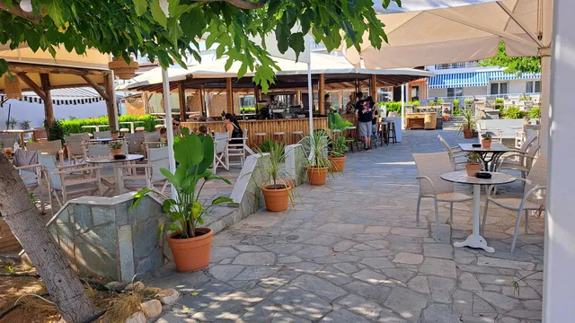 Le Soleil beach bar